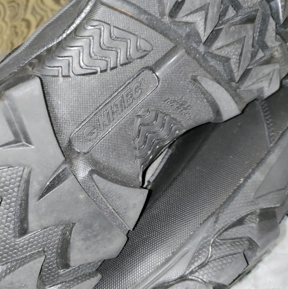 Hi-Tec Insulated Boots - Picture 6 of 9